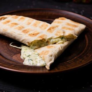 Сулугуні в лаваше