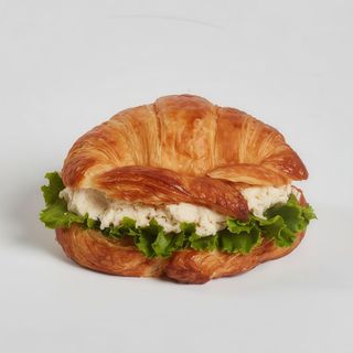 Croissant De Pollo Desmenuzado