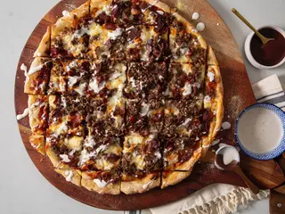 Pizza BBQ Beef And Bacon Bonanza (33 Cm.)