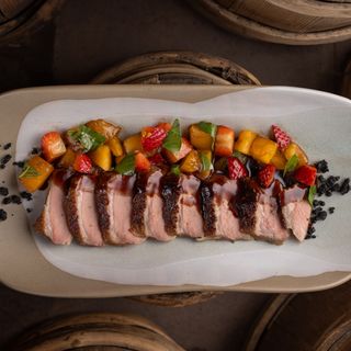 Фермерська качина грудка з фруктово-томатним тар-таром (130/100 г)