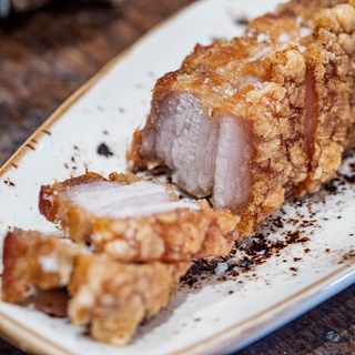 Torreznos crujientes segovianos