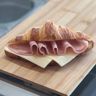 Croissant jamón y queso 