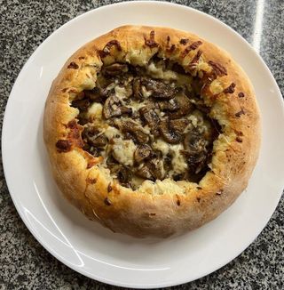 აჭარული ხაჭაპური ქამა სოკოთი და სულგუნით