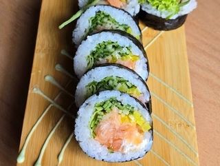 Sumōkusālmon Futo Maki