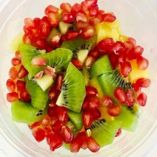 Tarrina de macedonia de fruta fresca variada (grande)