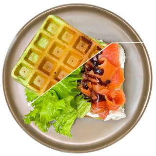 ისპანახის ვაფლი ორაგულით, კრემის ყველით, სალათით და ბალზამიკოს სოუსით