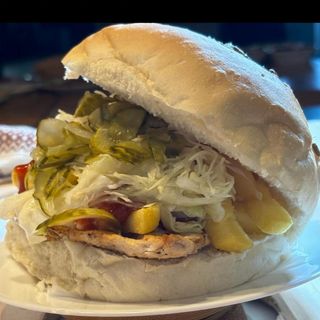 Combo Meniu Hamburger de pui+Cartofi prajiti + Sos  + Coca cola 0.5l