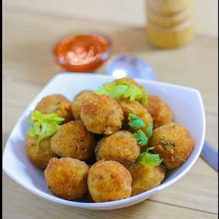 Картофени хапки със сирене и млечен сос (250г)