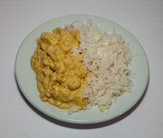Ración De Pollo Al Curry Con Arroz (300 G.)