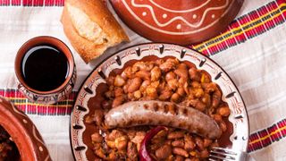 Боб с голяма наденица (470г)