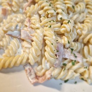 Fusilli Panna De Gorgonzola Y Bacon