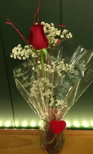 Rosa Roja Con Botellita