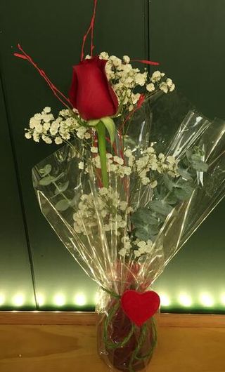 Rosa Roja Con Botellita