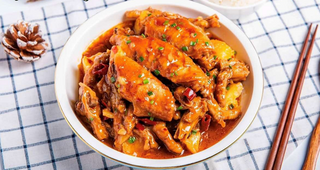 Ali di pollo in pentola