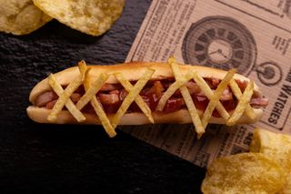 46 Montadito De Bacon Con Salsa BBQ Y Patatas Paja