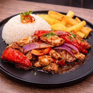 Saltado de pollo