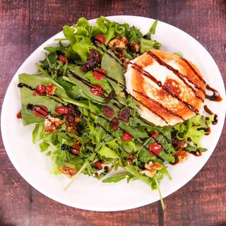 Салата с козе сирене (340г)