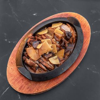 81. Pato Con Bambú Y Setas Chinas