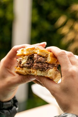 Classic cheese burger single