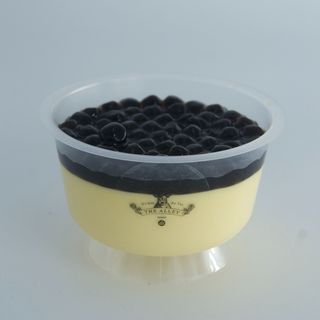 Crème brûlée cup with tapioca