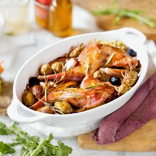 Ospat de vanatoare pentru 2 persoane, 1 sticla vin 650/300/100/400 gr