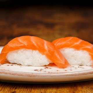 Nigiri De Salmón (2 Uds.)