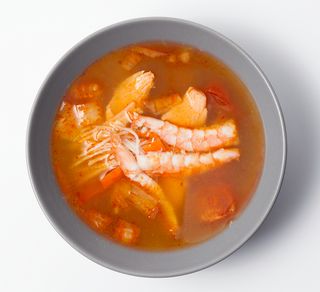 Sopa de marisco tailandés (picante)