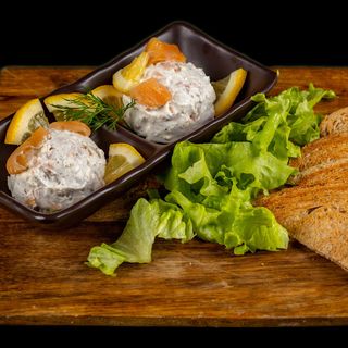 Пушена сьомга с мус от сирена (250гр)