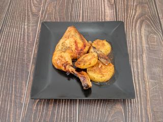 Trasero de pollo al horno con patatas