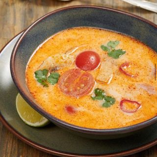 Тайский cyп "toм ям" с куриным филе (1 пор.)