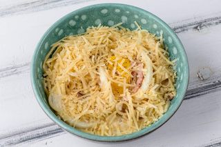 Спагетті "Карбонара" з атлантичним кальмаром та беконом (400 гр)