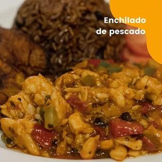 Enchilado De Pescado Con Arroz Blanco Y Maduro Frito