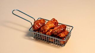 ქათმის ფრთები  ტკბილ-ცხარე სოუსით 8 ცალი