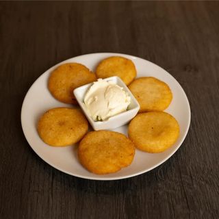 Arepitas fritas con nata criolla ( 6Ud.)