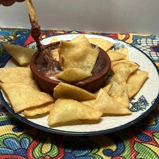 Frijoles Fundidos Totopos