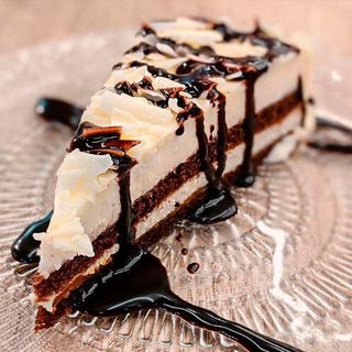 Tarta de Mango y Maracuyá cubierta de chocolate blanco