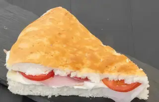 Prosciutto cotto, maionese, pomodori e fontina al trancio