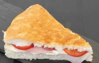 Prosciutto cotto, maionese, pomodori e fontina al trancio