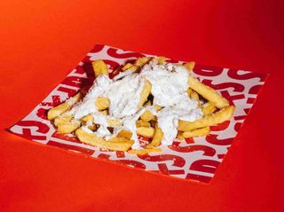 Patatas fritas con salsa de trufa y parmesano