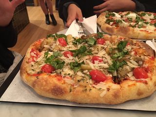 Pizza bianca con verdure 