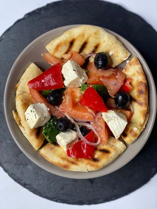 Salată grecească pe pita