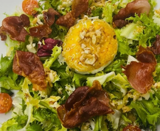 Ensalada de queso de cabra y jamón