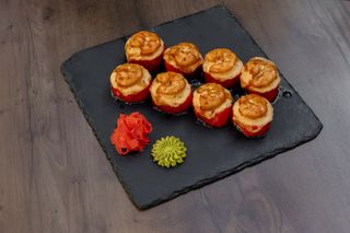 Рол Чізумі з Лососем та Тигровою Креветкою 450г