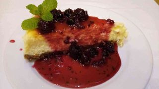 Cheesecake cu Sos de Fructe