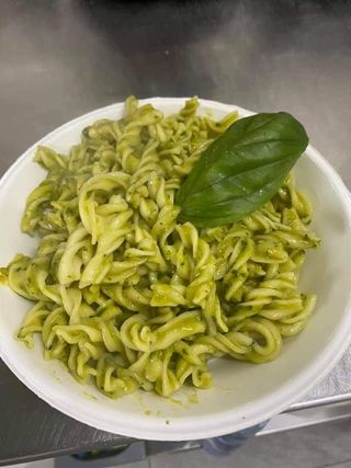 Pasta con ricotta e pesto di basilico