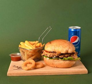 Chicken burger, pomfrit & Pepsi 0.33l