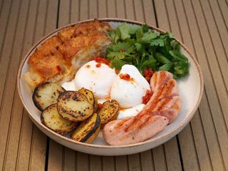 Сніданок з курячою ковбаскою