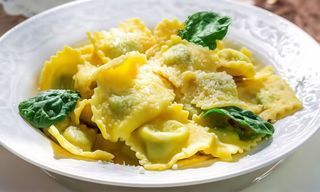 Tortelloni ripieni di ricotta e spinaci