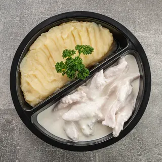 Курица в белом соусе с гарниром