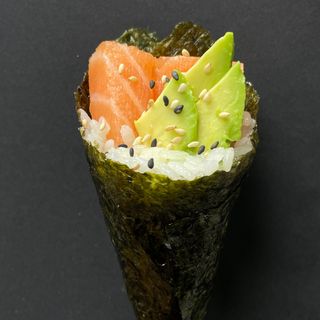 Temaki De Salmon y aguacate (1 Pza.)